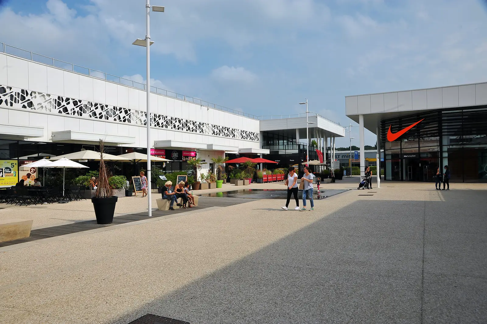 St Max Avenue, centre commercial à Saint-Maximin